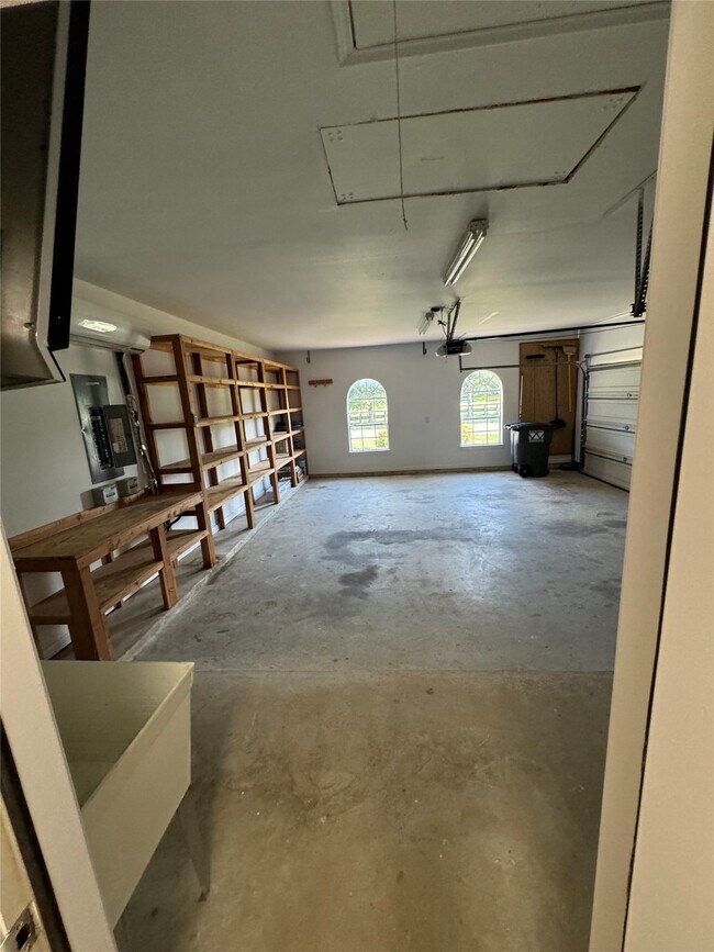 Building Photo - 14024 Shoreline Dr