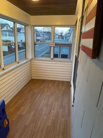 Building Photo - 547 Wilder St