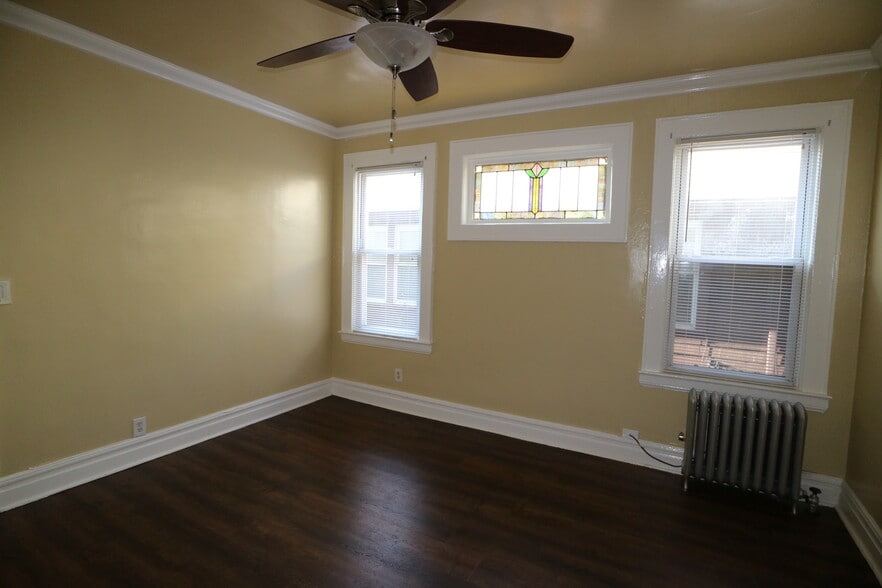 Building Photo - 138 Vermont Ave