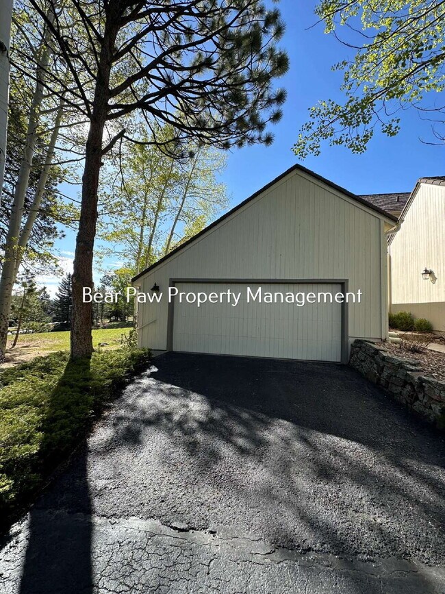 Building Photo - Charming 2-Bed Townhome in North Evergreen!