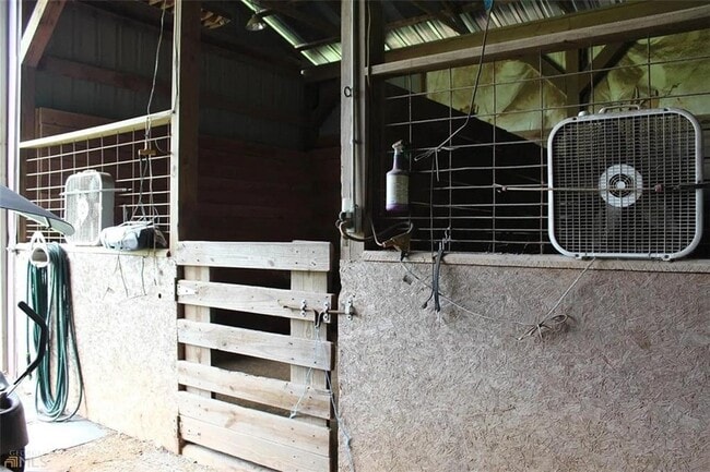 Building Photo - 333 GA-11