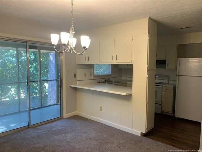 Building Photo - 230 Pinecrest Dr