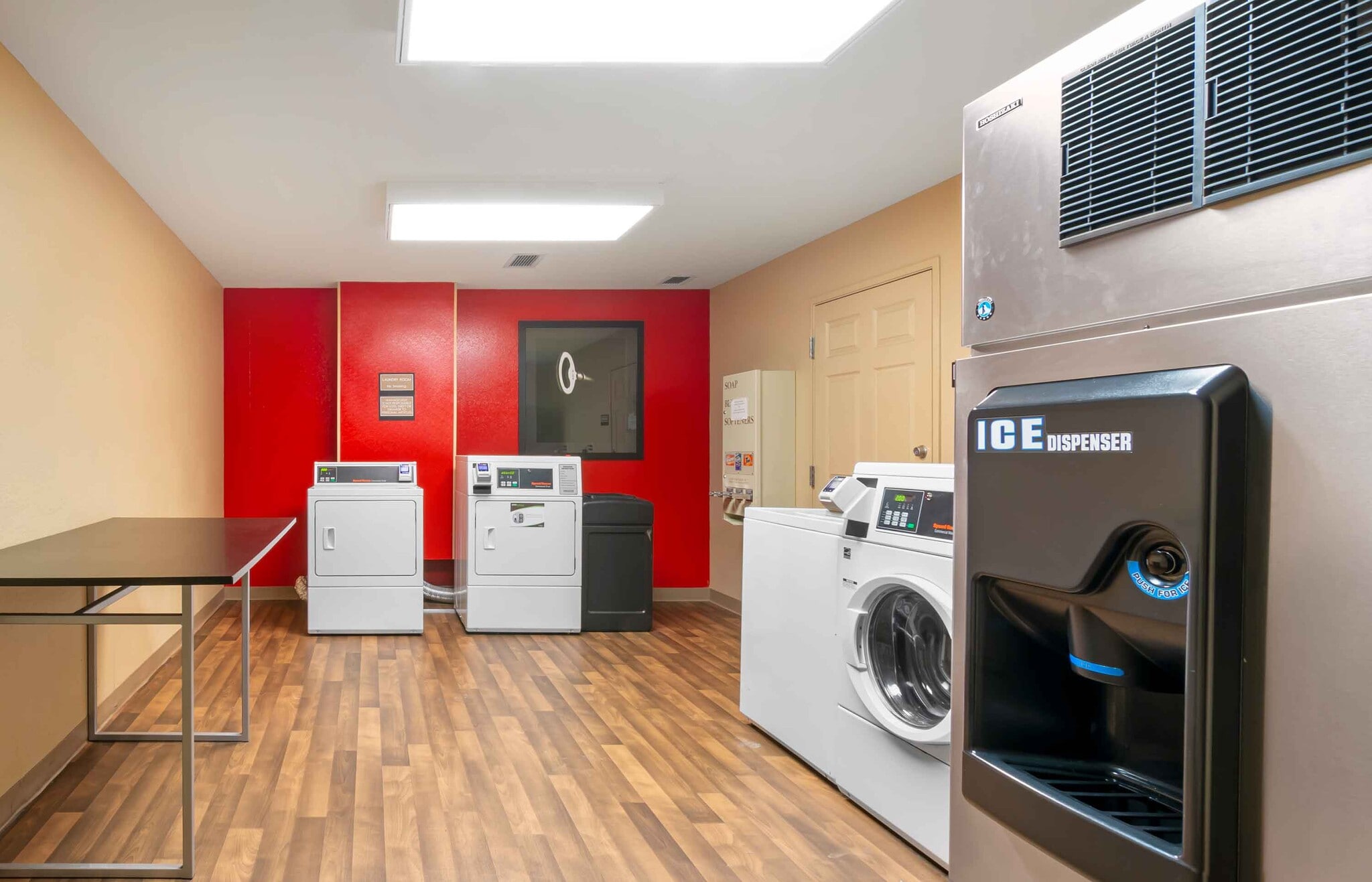 Building Photo - Furnished Studio-Kansas City - Overland Park - Metcalf Ave