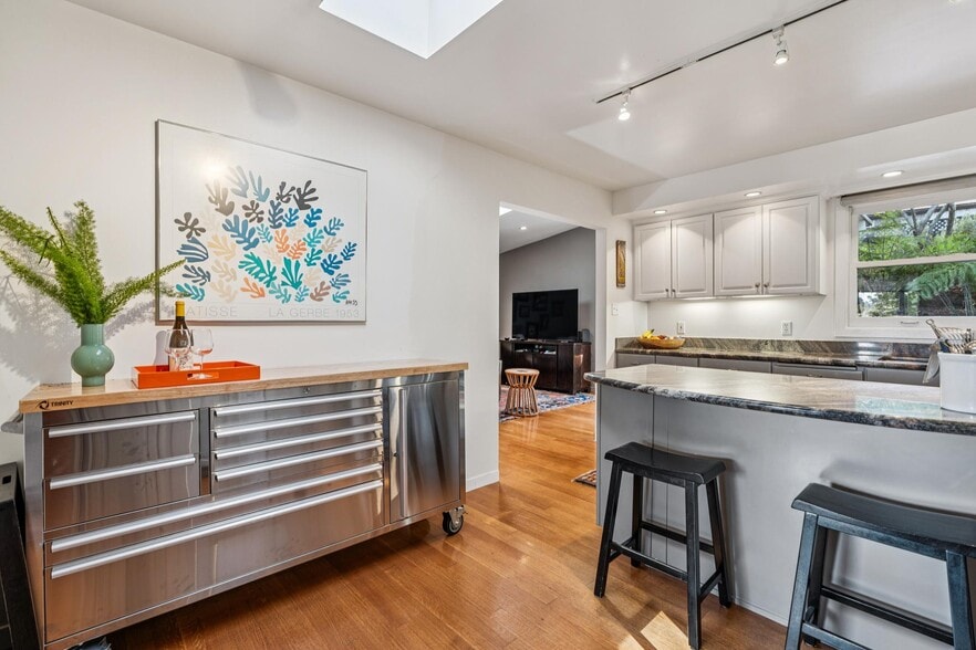 Building Photo - 664 Woodmont Ave