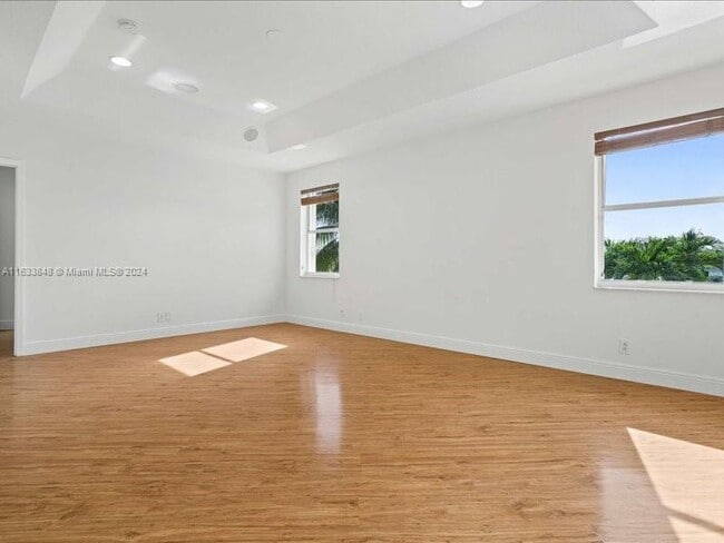 Building Photo - 926 Marina Dr