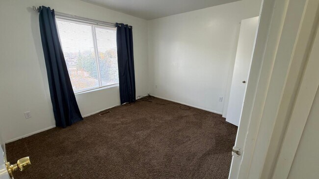 Building Photo - 15602 Stone Crossing Dr