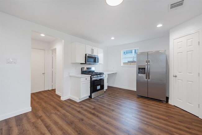 Building Photo - 11703 N Perry Ave