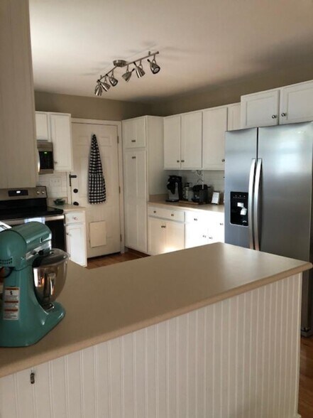 Building Photo - 105 Belden Dr