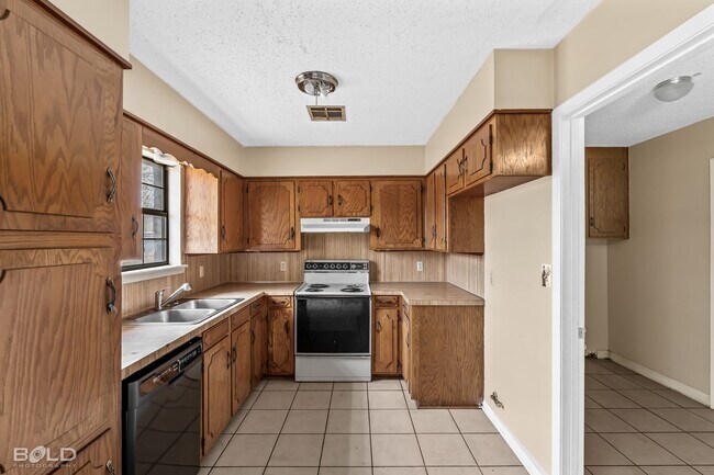 Building Photo - 305 Orleans St