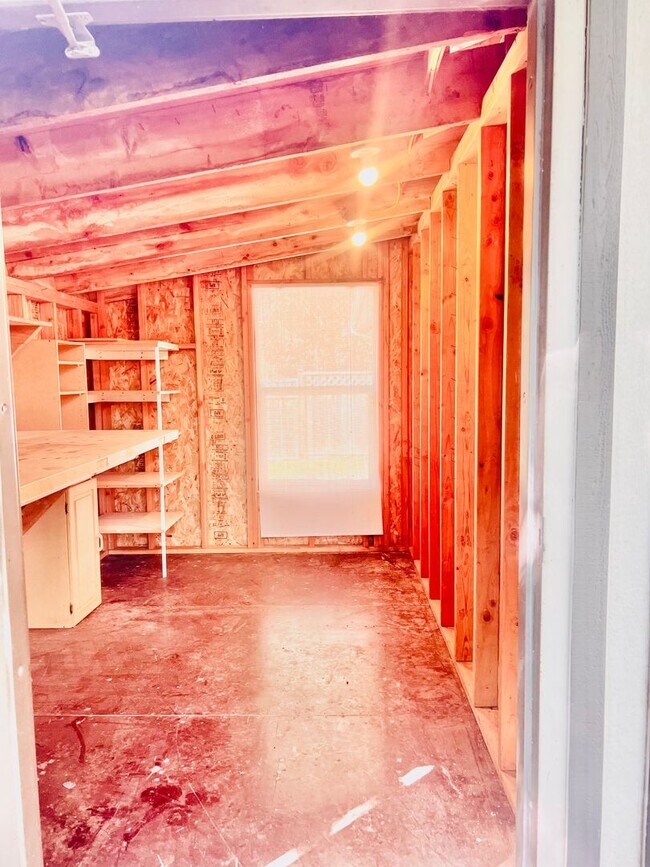 Building Photo - Charming 3BR/1BA w/ 1-car garage, long driveway, fenced yard, wood stove & shed/workshop.