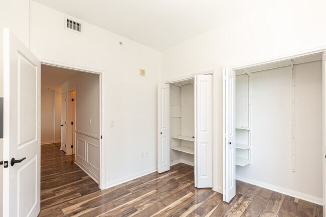 Building Photo - ***2 BED 2 BATH CONDO***PET-FRIENDLY***ASS...