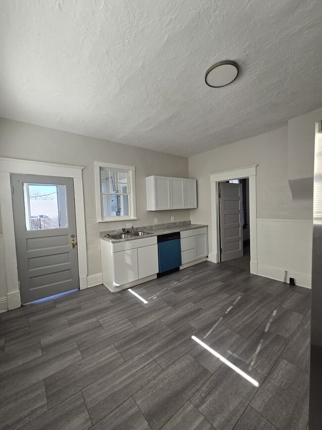 Building Photo - 305 N Pennsylvania Ave