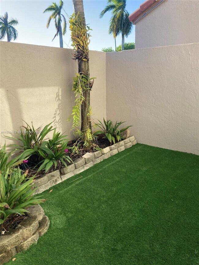 Building Photo - 12907 SW 64th Ln