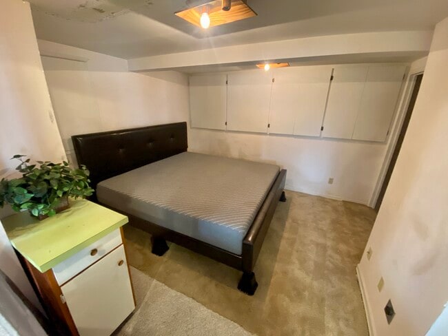 Building Photo - The Hawthorne Hideaway - Basement Dwelling