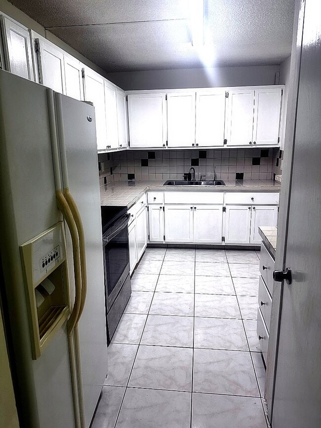 Building Photo - 14840 Naranja Lakes Blvd