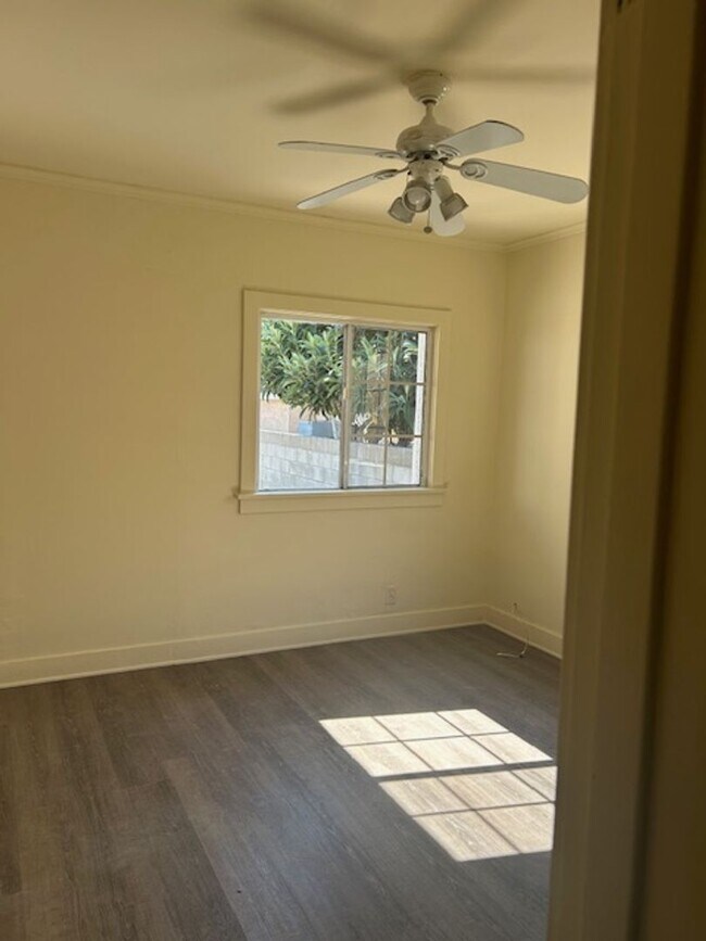Building Photo - 649