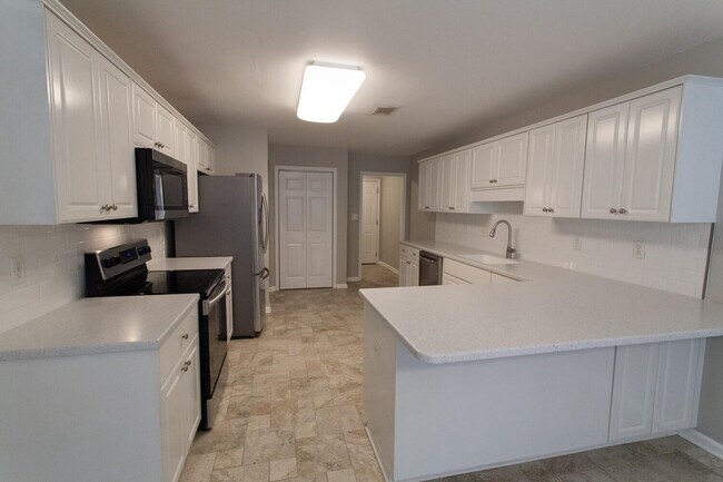 Building Photo - 318 Vanderbilt Dr