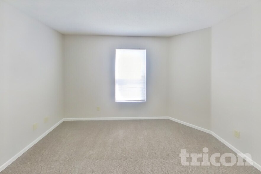 Building Photo - 10904 Wymm Ln