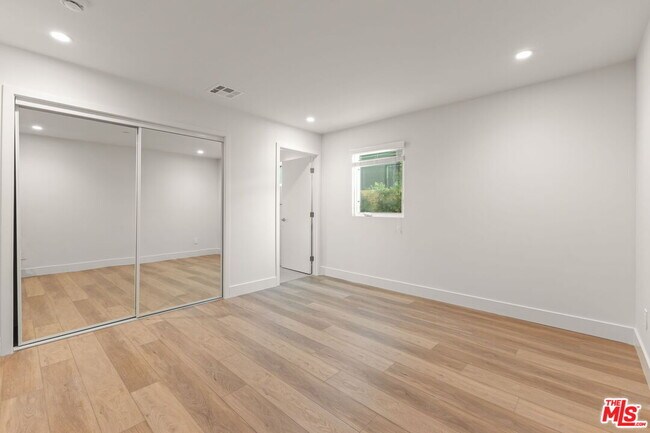 Building Photo - 1752 N Van Ness Ave