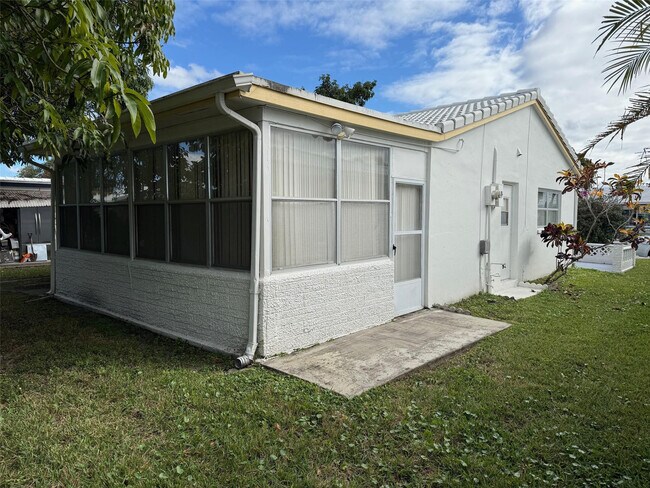 Building Photo - 6805 NW 75th Dr