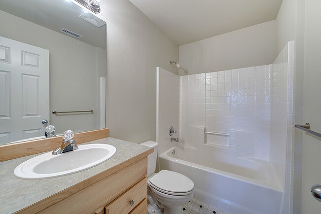 Building Photo - Bright and Sunny Two Story Monroe Three Be...
