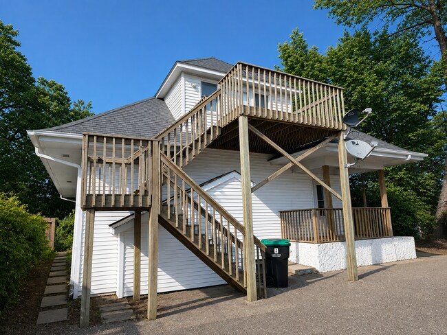 Building Photo - 1056 3rd St E