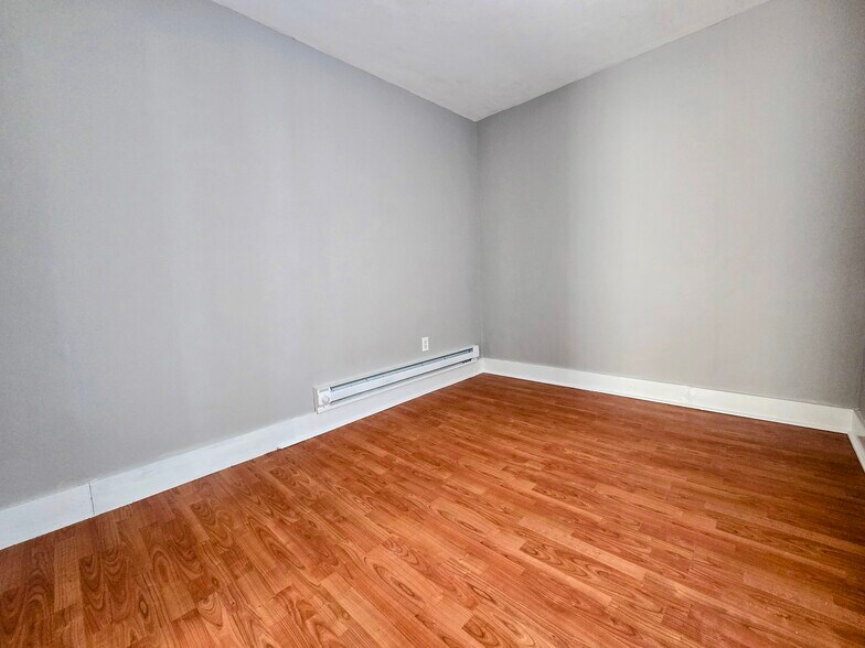 Building Photo - 3 Pearl St