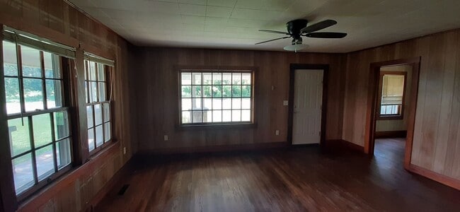 Building Photo - 5546 AR-36