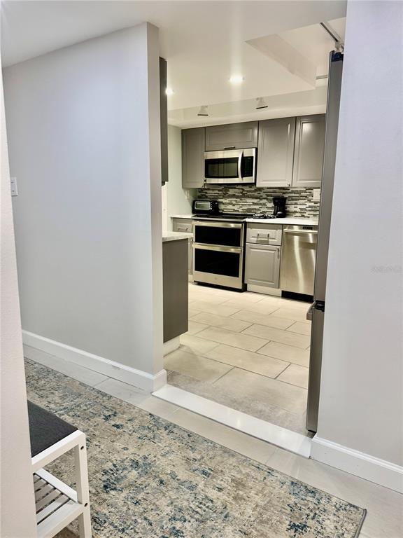Building Photo - 7400 Sun Island Dr S