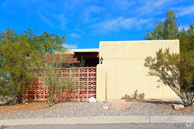 Building Photo - Park Avenue Townhomes