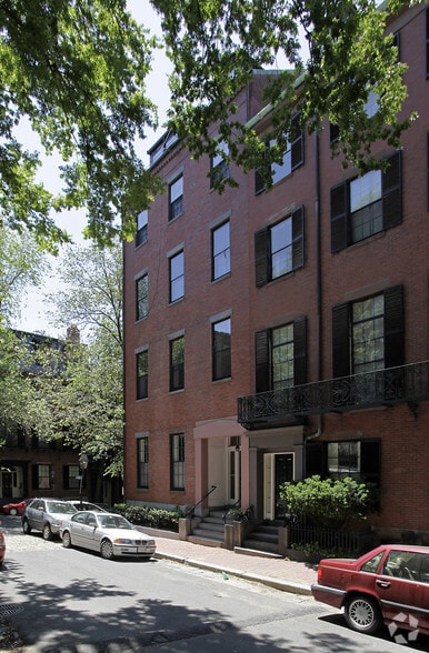 Primary Photo - 2 Louisburg Sq Unit #4/5