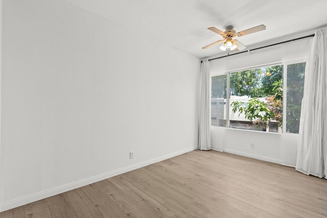 Building Photo - 21000 Parthenia St