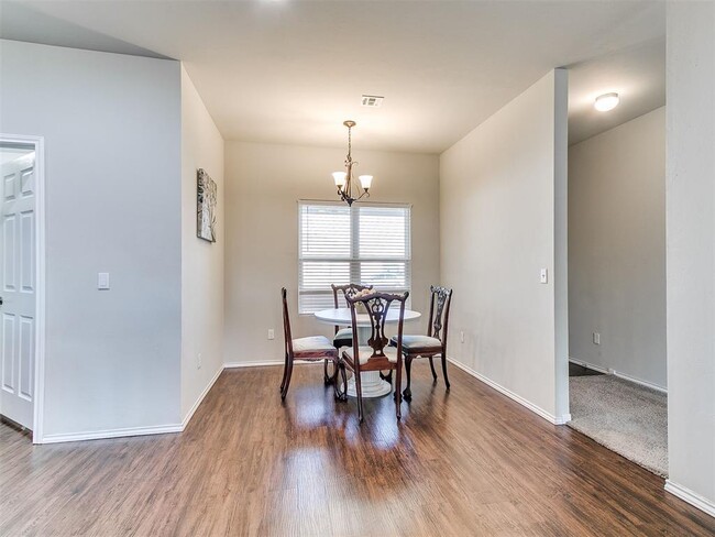 Building Photo - 2217 Stella Rd