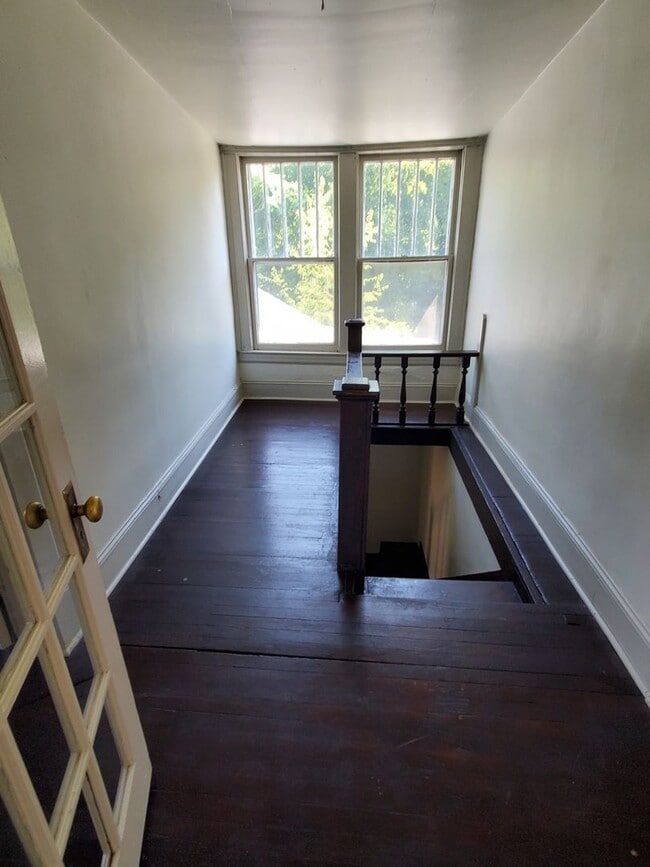 Building Photo - 306 Holbrook St