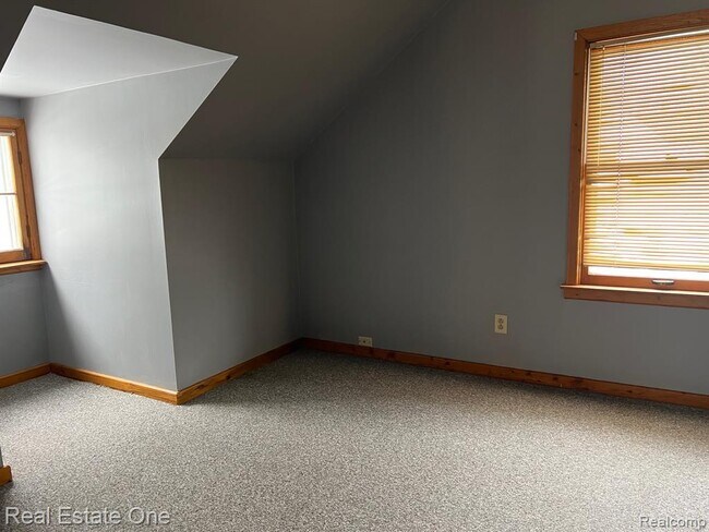 Building Photo - 1127 Hoffman Ave