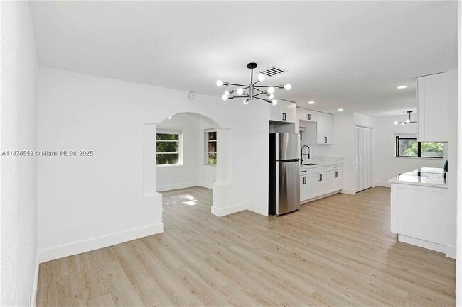 Building Photo - 610 NW 38th Ct