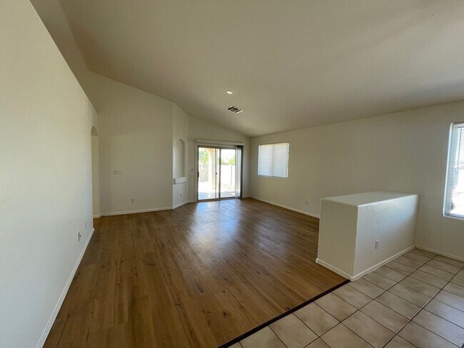 Building Photo - Charming Corner Lot - 4 Bedroom/ 2 Bathroom