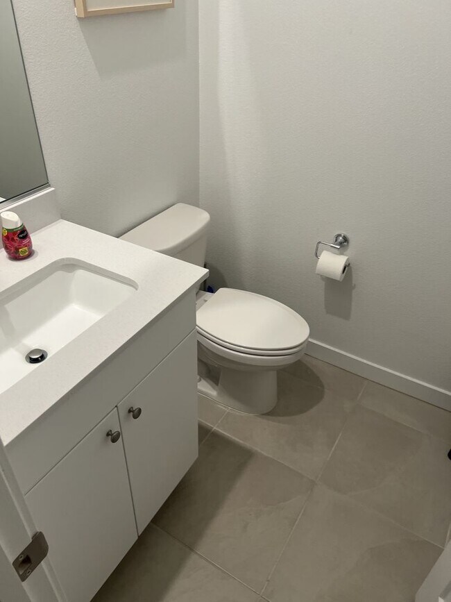 Building Photo - A Fabulous 2 Bedroom, 2 Bathroom townhome ...