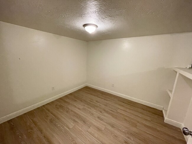 Building Photo - Spacious Taylorsville Home