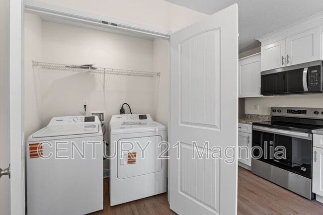 Building Photo - 2219 Archer Ln