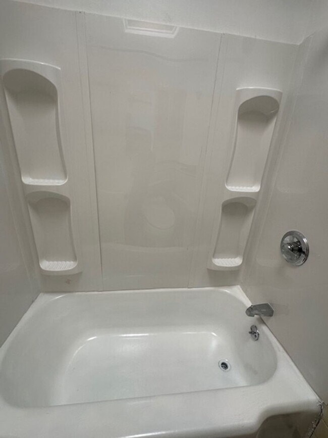 Building Photo - 846 Windermere Ave