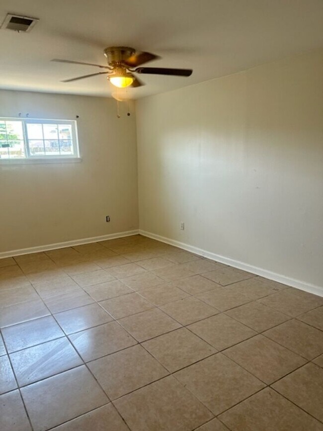 Building Photo - abd7600