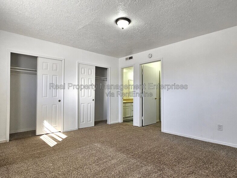 Building Photo - 1707 Beaumont Dr