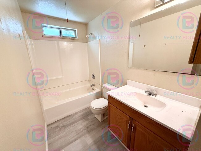 Building Photo - Bright & Spacious 3-Bedroom Home in North ...