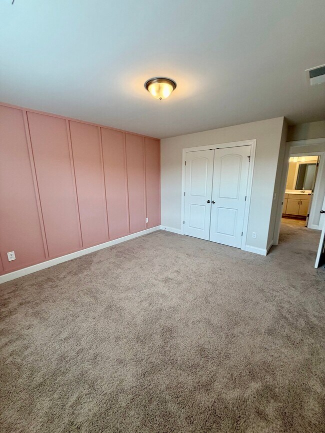 Building Photo - 416 Deveron Dr