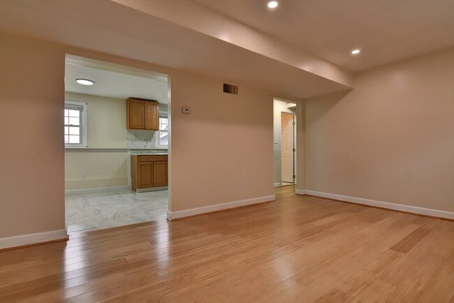 Building Photo - 27 Trull St