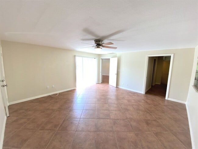 Building Photo - ** SOUTH NAPLES ** 4 BED / 3.5 BATH - POOL HOME - NO HOA! - PET OK - ANNUAL RENTAL