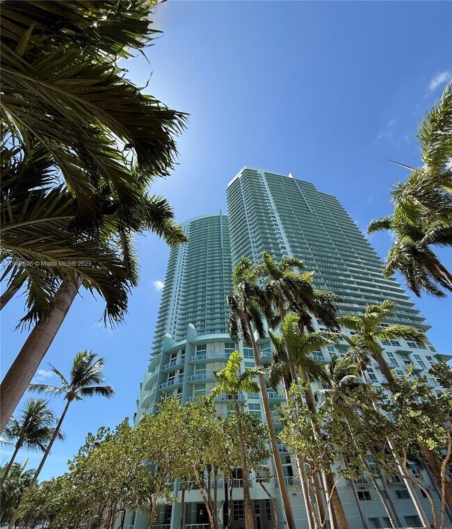 Building Photo - 1900 N Bayshore Dr