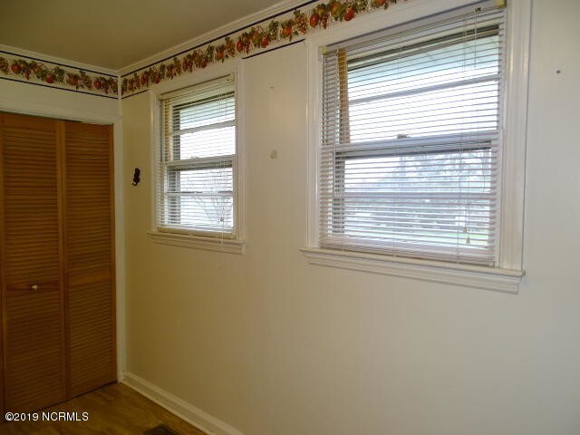 Building Photo - 406 Nelson Dr