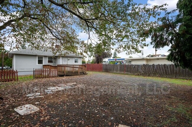 Building Photo - 1415 N Rosa Parks Way